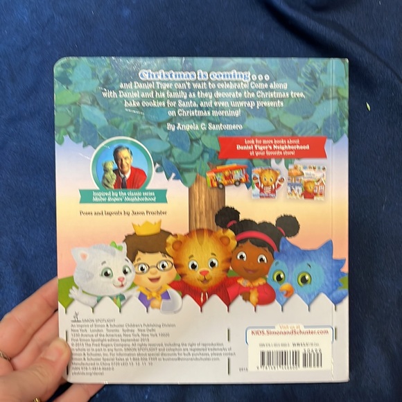 Merry Christmas, Daniel tiger! Lift the flap book - Picture 4 of 4